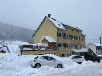Hôtel les Mouflons Hotel a Orcival