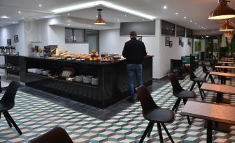 Le Yacht Suites Hotel