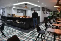 Le Yacht Suites Hotel - Beach