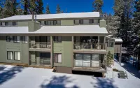 St Anton Street View 2-Bedroom Condo with Full Kitchen
