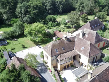 Le Jaonnet Отели в г. Сен-Сирк-Мадлон