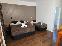 Colonial Rose Motel