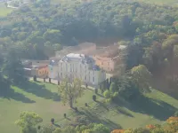 Château de Saint Trys Hôtels à : Limas