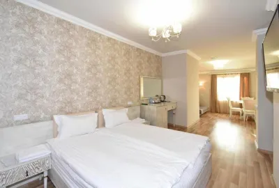 Hotel Homestay Hotels near Freedom Square