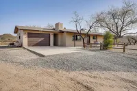 Patio & Mtn Views: Wickenburg 'trail Head House' Hotels near The Jail Tree