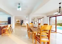 Villa Tranquillity by HolidayKeys - Homestays