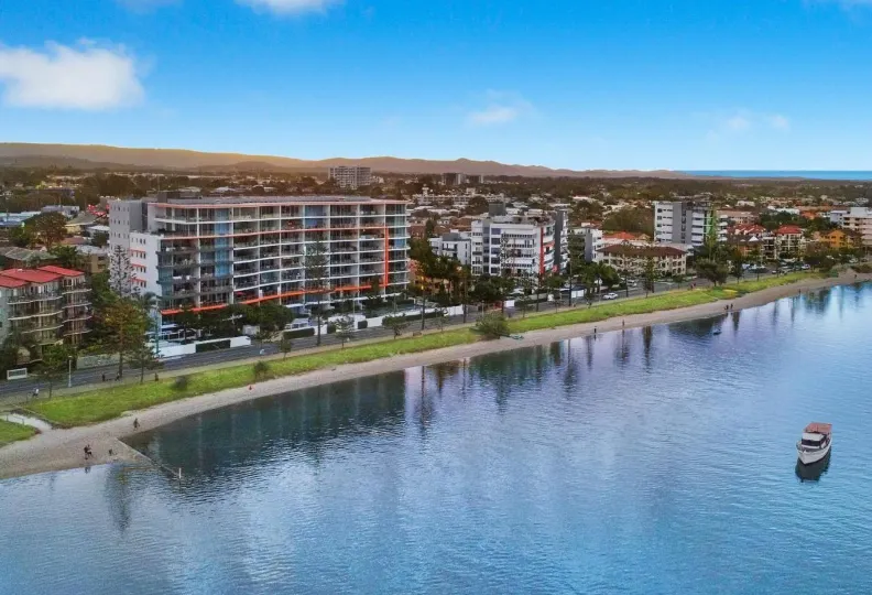 Silvershore Apartments on the Broadwater