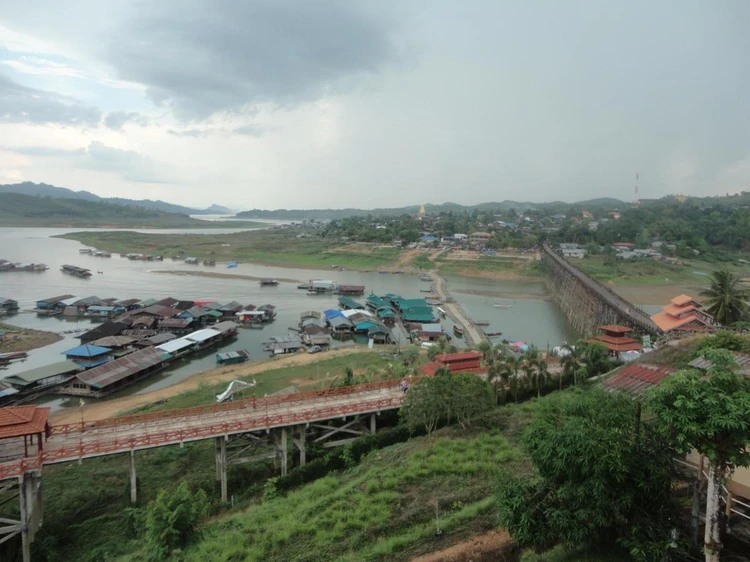 รูปภาพของบ้านคุณยายสังขละบุรี