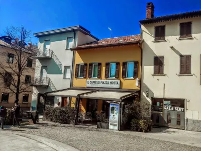 Il B&B di Piazza Motta Các khách sạn ở Albese con Cassano