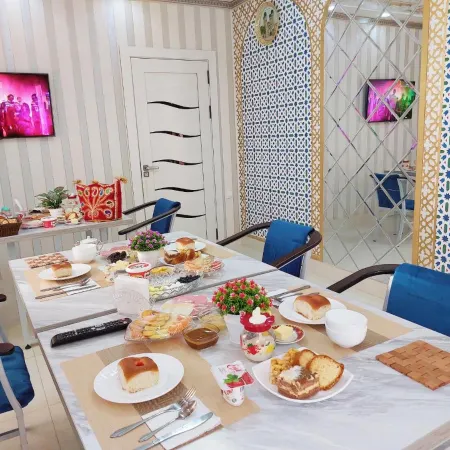 Nanosh East Hotel Отели рядом с достопримечательностью «Минарет Калон»