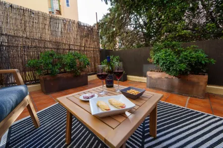 NYX Hôtel Indépendant Perpignan Centre Gare Отели рядом с достопримечательностью «Университет Перпиньян Виа Домитьа»