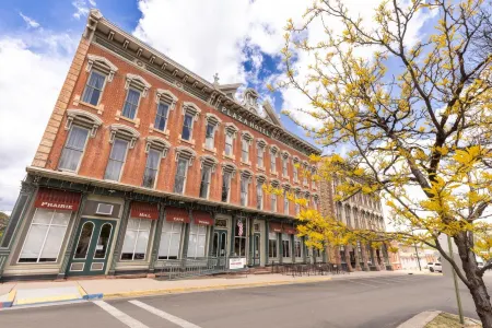 Historic Plaza Hotel