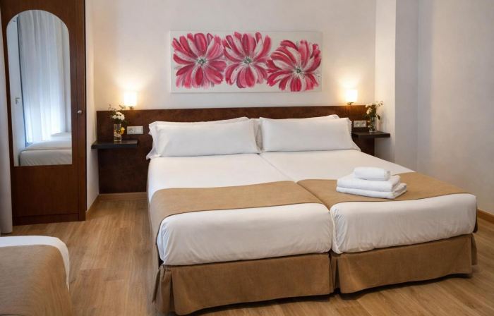 Aston Hotel