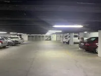 HRT城市巴伊扎旅館 - 停車場