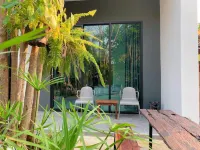Petchngam Home Resort Hotels in U Thong District