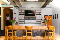 Serene Stays Hotel - bar