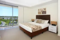 Signature Waterfront Apartments Hotel di Robina