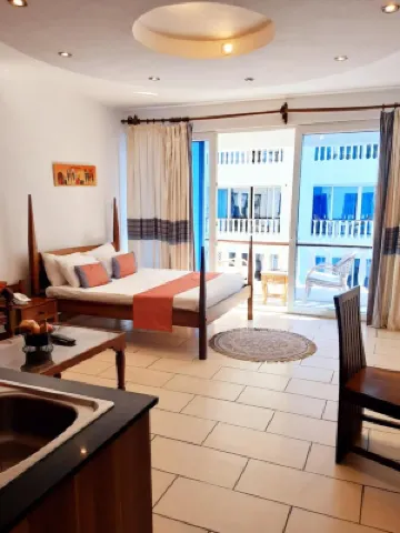 Cowrie Shell Beach Apartments Official