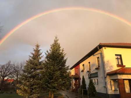 Lindenhof Peritz Отели рядом с достопримечательностью «Кляйне Лаузитц - Эрлебнис-Миниатуренпарк-Эльстерверда»