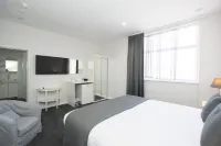 The Parade Hotel Các khách sạn ở Burekup