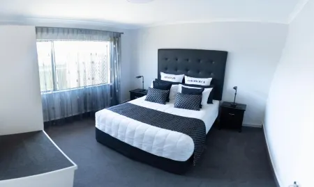 Deco City Motor Lodge