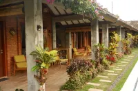 Rumah Bata Guest House Hôtels à : Licin