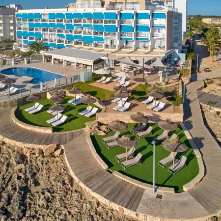 Universal Hotel Cabo Blanco - Adults Only Отели рядом с достопримечательностью «Пляж Эс-Тренк»