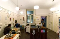 Baroque Hostel & Coworking