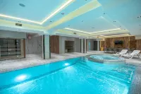 Iskandar Hotel - Pool