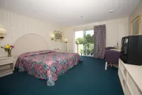 Winnapaug Inn Hotels in Charlestown