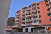 COMFORT APARTMENT NEAR THE BEACH فنادق في 