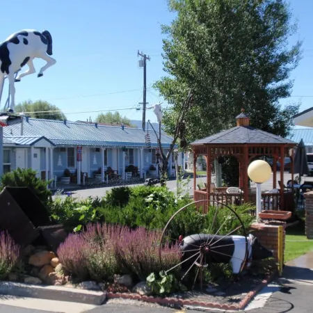 Redwood Motel