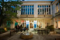 Jacques Brel Hostel