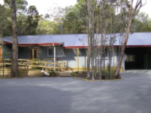 The Crays Accommodation Hotels in Strahan