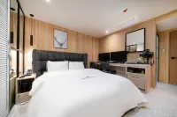 Gorilla Hotel
