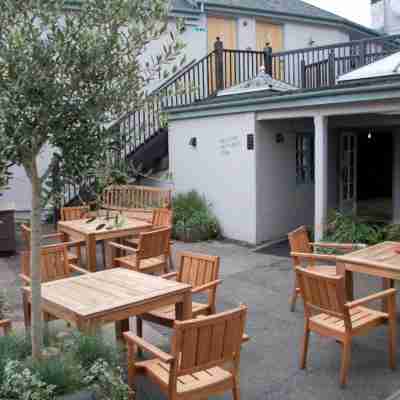 The Globe Hotel Exterior