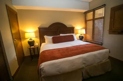 Sundial Lodge Condo Steps from Red Pine Gondola Hotels near Express Factory Outlet