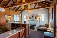 Grand Pine Cabins Hotels in Wrightwood