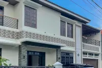 RedDoorz Syariah Near Stasiun Madiun 2 Hotell i Nglames