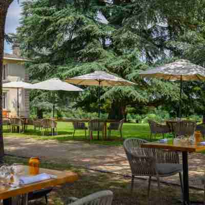 Logis Hôtel Pey la Tour Hotel Exterior