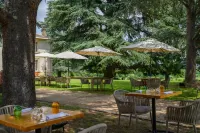 Pey la Tour - Logis Hôtels & Restaurant Hotels in Sallebeuf