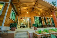 Luzzeri Legasi Zeeman Hulu Langat Guesthouse 烏魯冷嶽住宿飯店