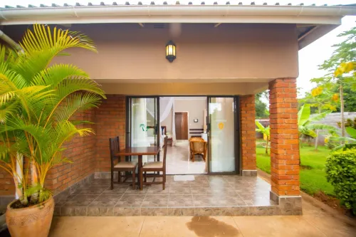 Dzimbahwe Guest Lodge