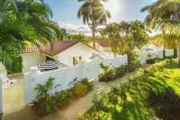 Couples Tower Isle Hotel a 