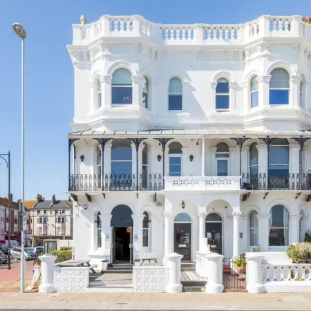 Seafront Duplex Worthing Beach - Sea Views 8 Guests