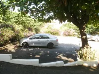 Pineapple Court Hotel - parking