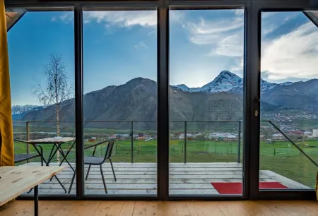 Kazbegi View Отели в г. Степанцминда