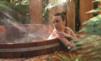 Treetops Lodge & Estate