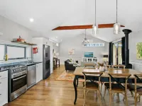 Block Eight Estate Tree Tops Villa Hotels in North Rothbury