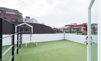 Neat House Hongdae